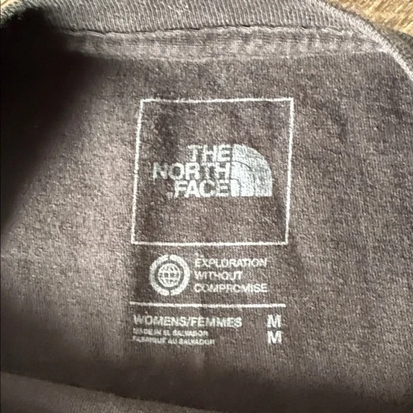 THE NORTH FACE Charcoal Long Sleeve Tee. 
🚭 - Picture 2 of 3